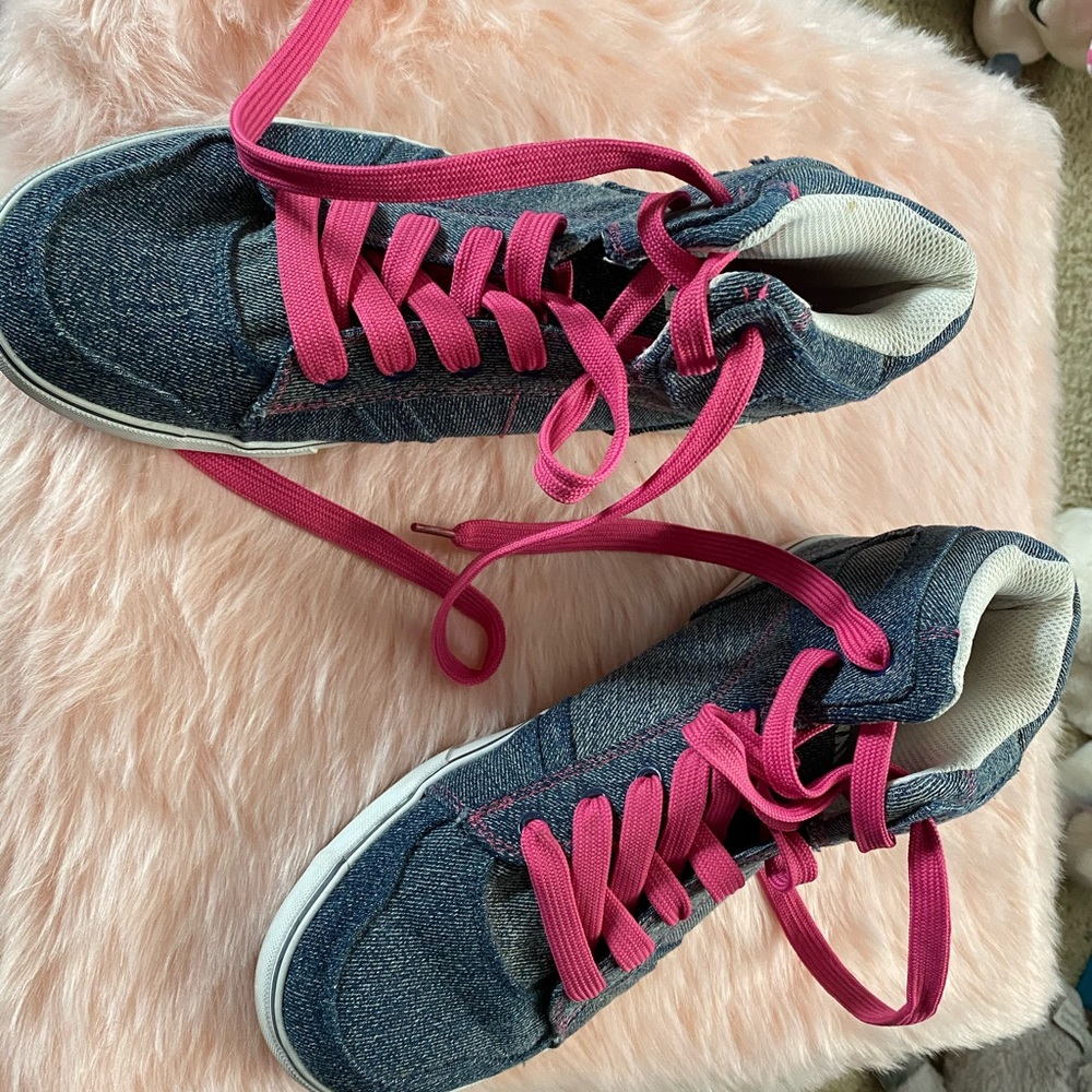 Airwalk Hightop sneakers